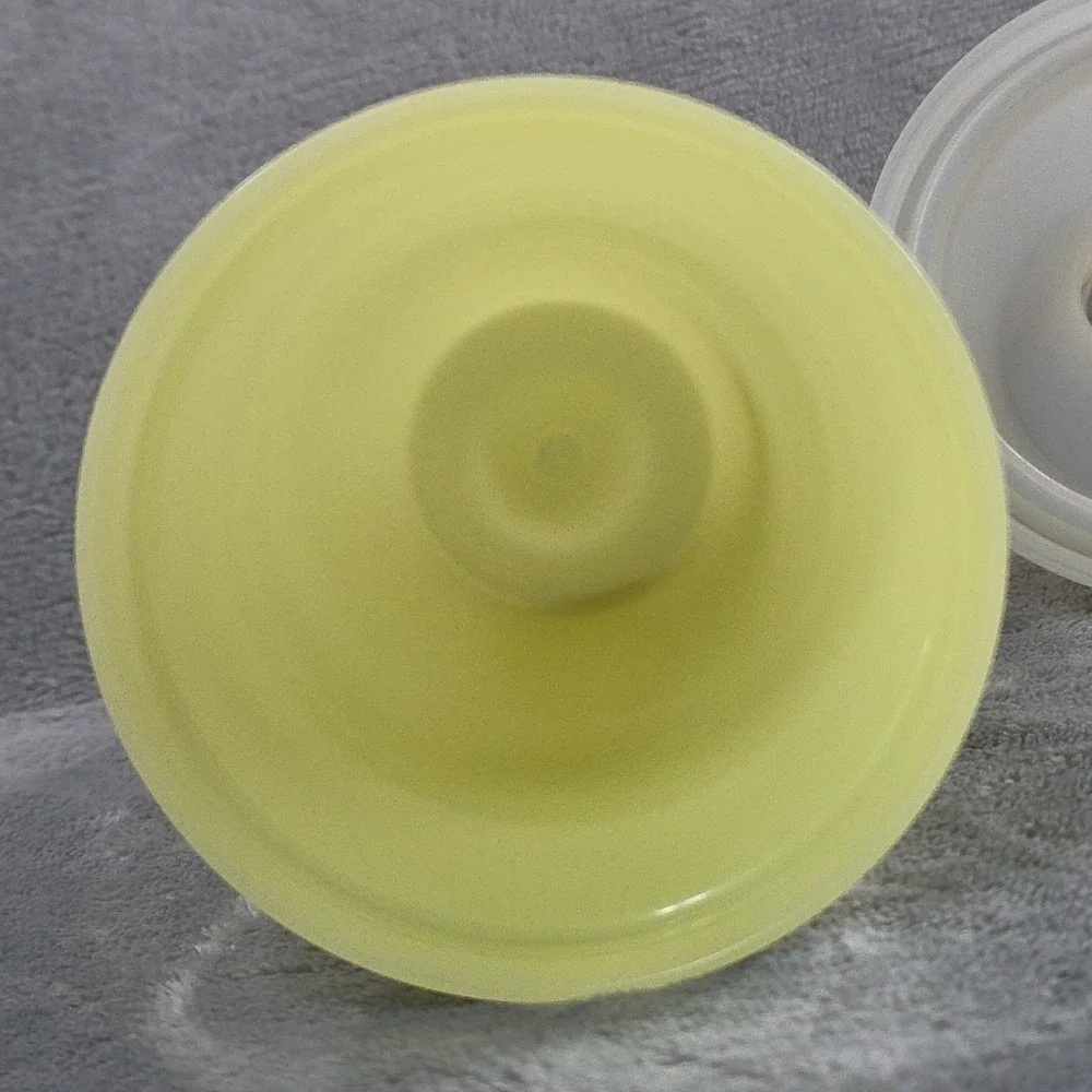 Tupperware VTG Yellow Quick Shake Blender Mixer 844-9 Pour Lid Salad‎ Dressing
